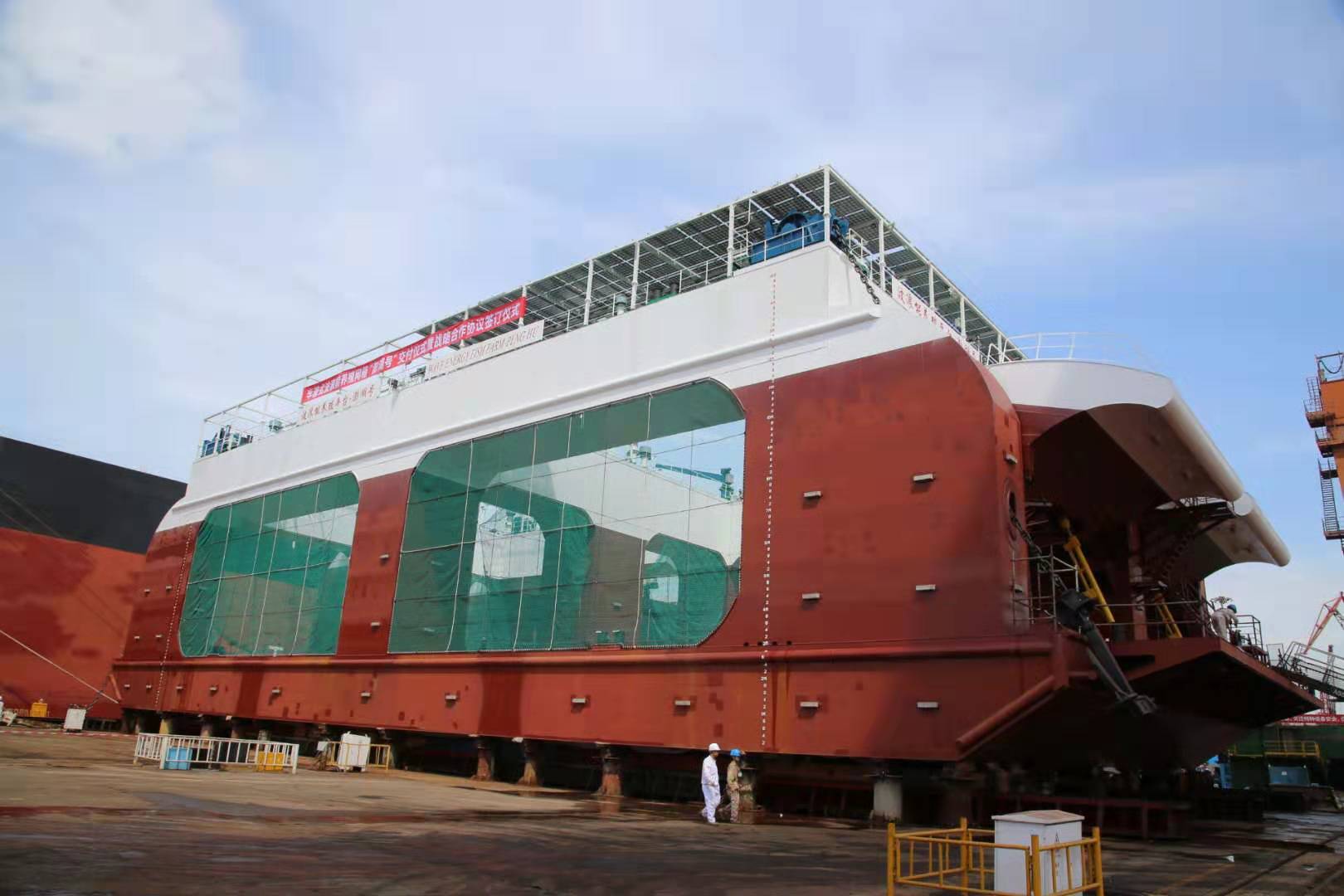 中国首个深远海半潜式波浪能养殖网箱‘澎湖号’成功交付，引领海水养殖新革命